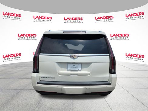 Used 2015 Cadillac Escalade Luxury RWD image 4