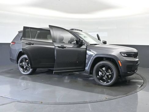 Used 2025 Jeep Grand Cherokee L Altitude AWD/4WD image 38
