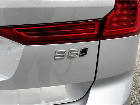 Certified 2023 Volvo XC60 B5 Plus image 9