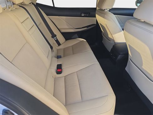 Used 2016 Lexus IS 300 AWD image 13