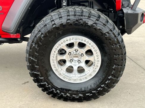 Used 2022 Jeep Gladiator Rubicon w/ Cold Weather Group image 10