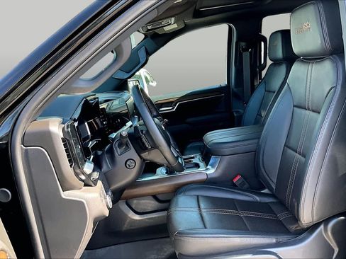Used 2024 Chevrolet Silverado 1500 High Country w/ High Country Premium Package AWD/4WD image 8