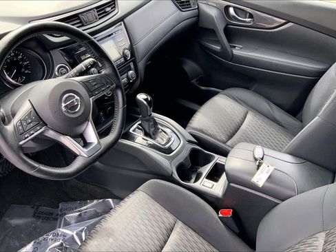 Used 2017 Nissan Rogue SV image 16