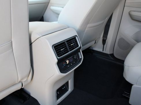 New 2026 Volkswagen Atlas SE image 8