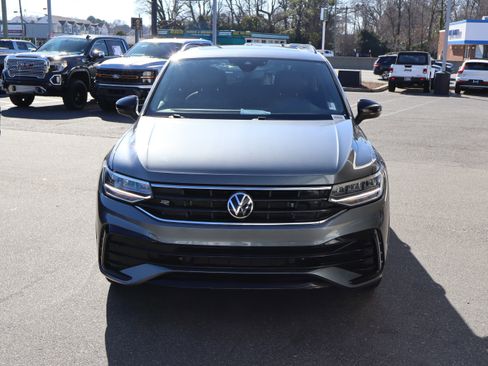 Used 2023 Volkswagen Tiguan SE R-Line image 3