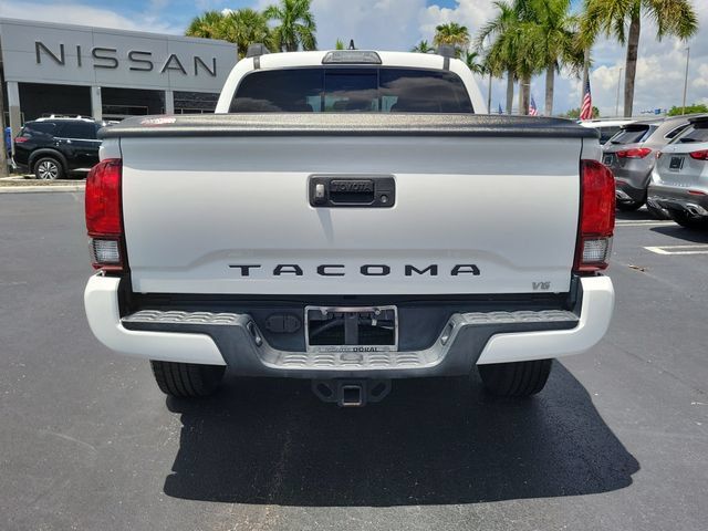 Used 2018 Toyota Tacoma TRD Sport RWD image 5
