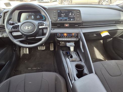 Certified 2025 Hyundai Elantra Sport image 6