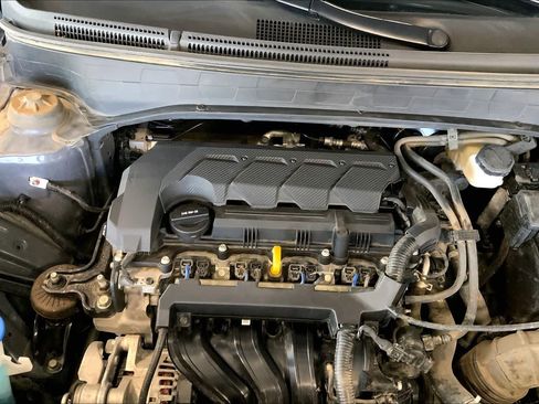 Certified 2025 Hyundai Venue SEL FWD image 30