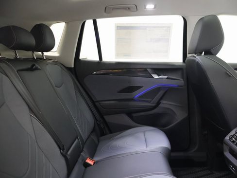 New 2025 Volkswagen Tiguan SE image 24