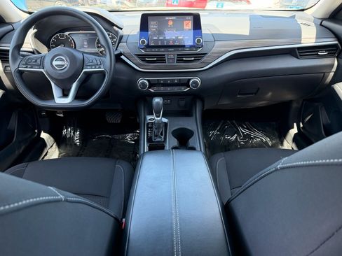 Used 2025 Nissan Altima 2.5 SV FWD image 18