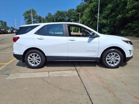 Used 2020 Chevrolet Equinox LS w/ LPO, Chrome Package AWD/4WD image 6
