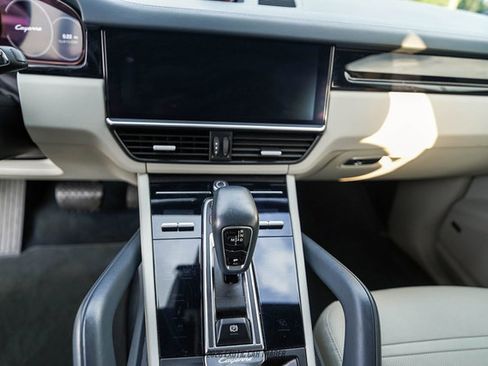 Used 2020 Porsche Cayenne AWD/4WD image 26