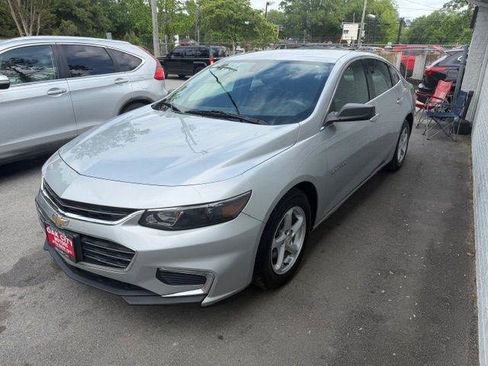 Used 2018 Chevrolet Malibu LS FWD image 2