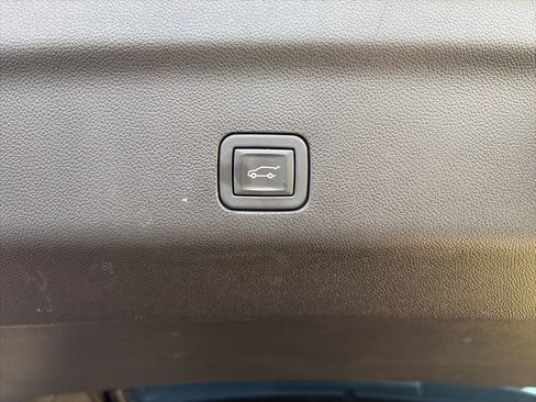 Used 2023 GMC Yukon XL Denali RWD image 21