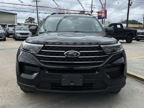 Used 2021 Ford Explorer XLT image 2