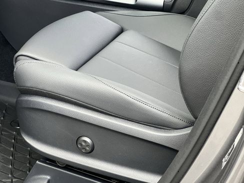 New 2026 Mercedes-Benz GLB 250 4MATIC image 19