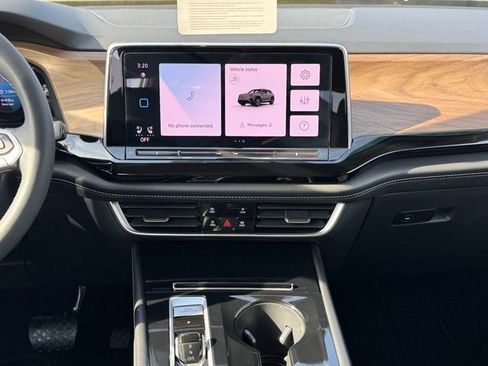 Used 2024 Volkswagen Atlas SE AWD/4WD image 16