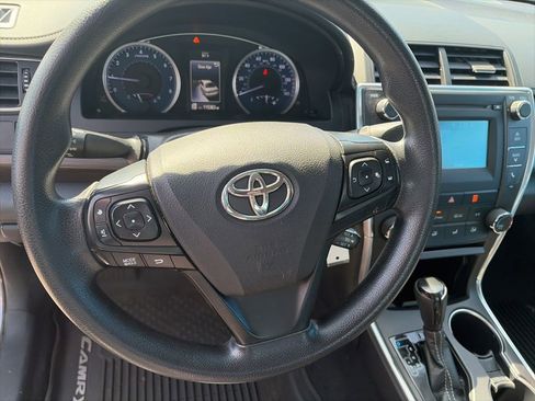 Used 2016 Toyota Camry LE FWD image 12