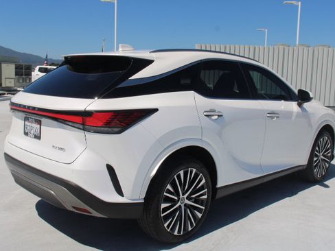 Used 2023 Lexus RX 350 Premium Plus w/ Cold Area Package FWD image 3