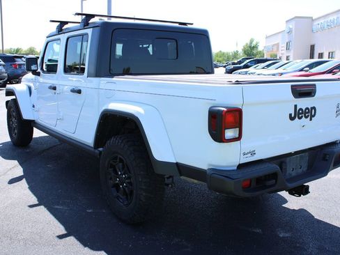 Used 2023 Jeep Gladiator Sport AWD/4WD image 8