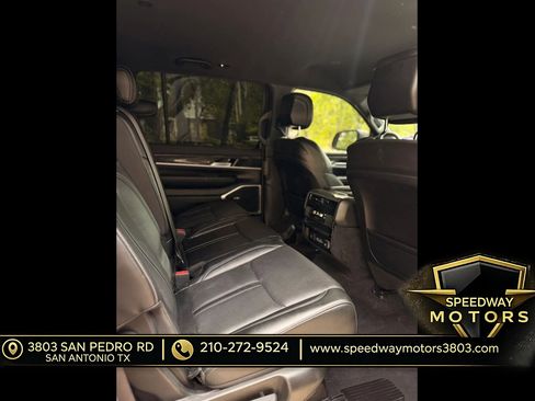 Used 2022 Jeep Wagoneer Series II AWD/4WD image 19