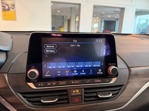 Used 2025 Nissan Altima 2.5 SV FWD image 16