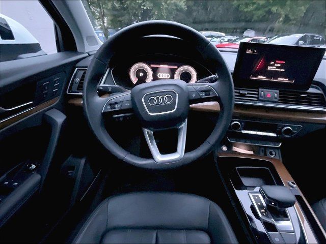 Used 2023 Audi Q5 2.0T Premium Plus w/ Premium Plus Package AWD/4WD image 11