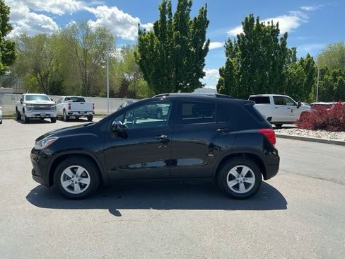 Used 2021 Chevrolet Trax LT FWD image 7