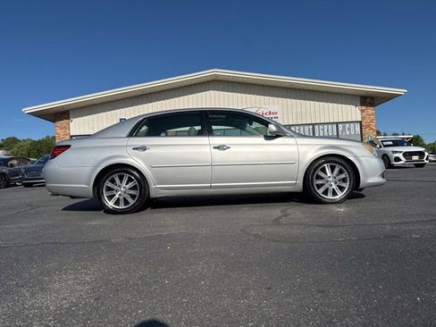Used 2010 Toyota Avalon Limited FWD image 4