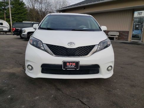 Used 2014 Toyota Sienna SE image 2