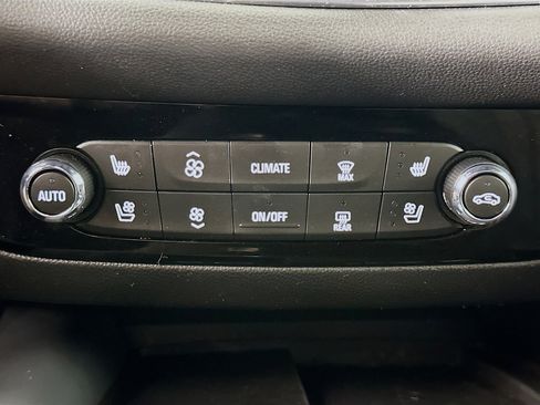 Used 2024 Buick Enclave Premium image 24