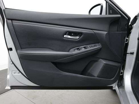 Used 2021 Nissan Sentra SV FWD image 11