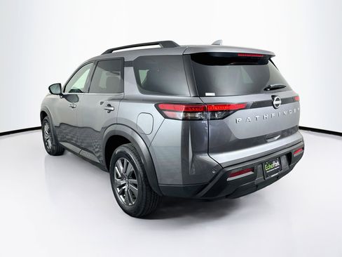 Used 2025 Nissan Pathfinder SV FWD image 5