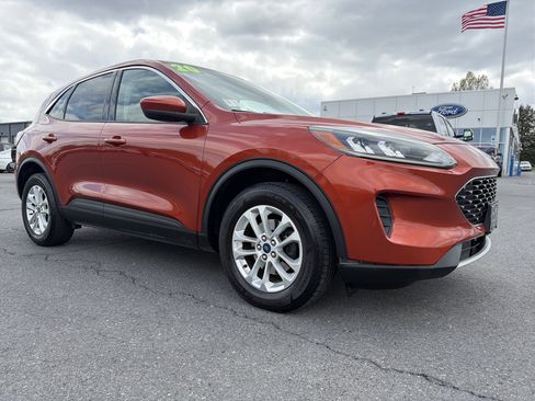 Certified 2020 Ford Escape SE image 1