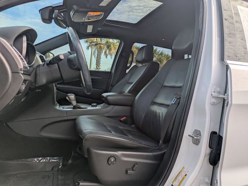 Used 2018 Jeep Grand Cherokee Limited image 25