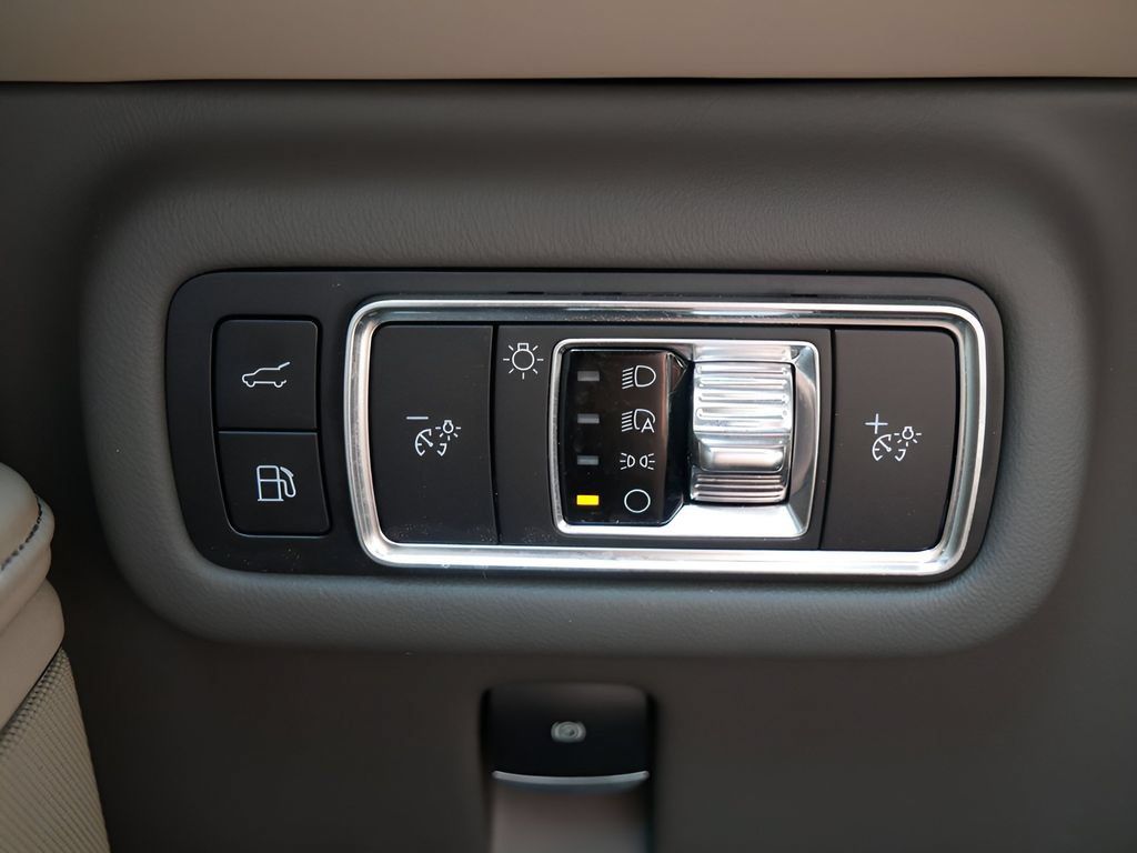 Used 2025 Lincoln Nautilus Reserve AWD/4WD image 17