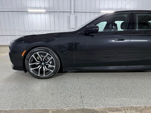 Used 2023 BMW 760i xDrive w/ Executive Package image 12