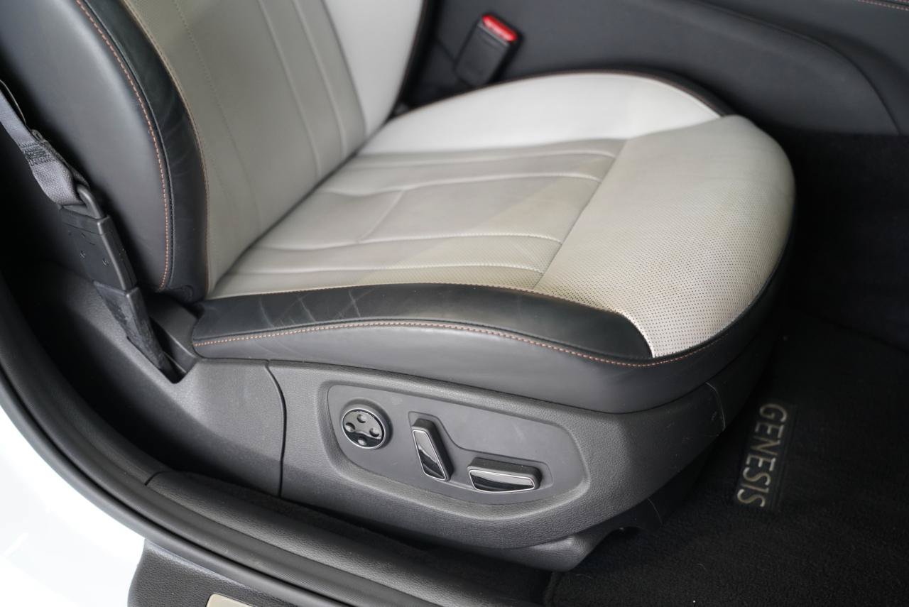 Used 2018 Genesis G80 3.3T Sport RWD image 31