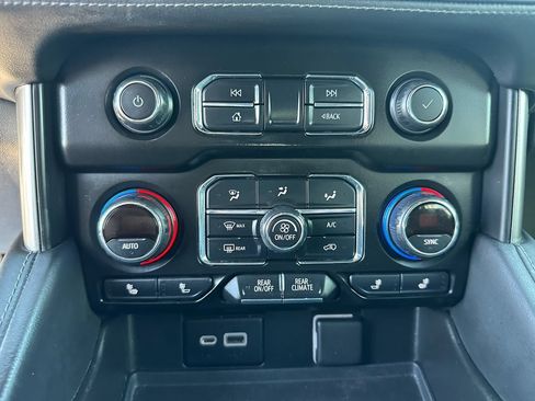 Used 2021 Chevrolet Tahoe Z71 w/ Z71 Signature Package AWD/4WD image 40