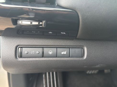 Used 2025 Nissan Pathfinder SV AWD/4WD image 10