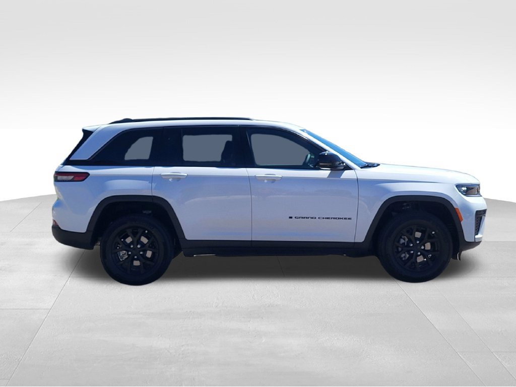 New 2026 Jeep Grand Cherokee Altitude AWD/4WD image 4