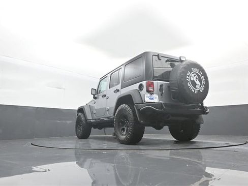 Used 2017 Jeep Wrangler Unlimited Rubicon w/ Connectivity Group image 30