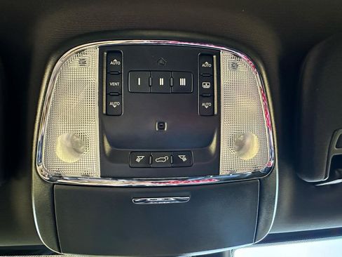 Used 2018 Jeep Grand Cherokee Overland image 34