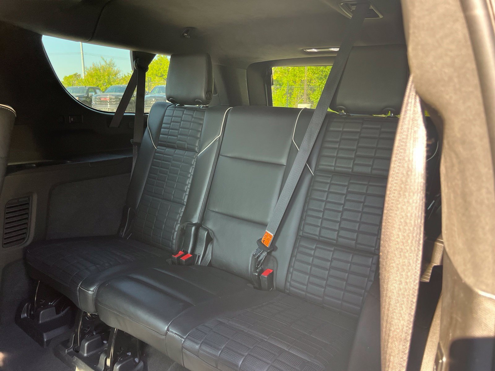 Used 2021 Cadillac Escalade ESV Premium Luxury Platinum AWD/4WD image 20