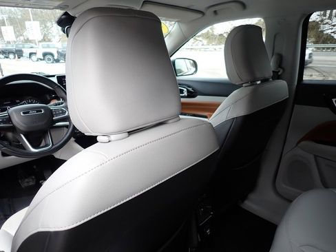 Used 2022 Jeep Compass Limited image 16