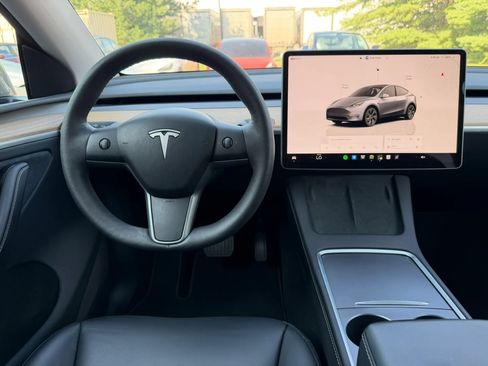 Used 2024 Tesla Model Y Long Range AWD/4WD image 15
