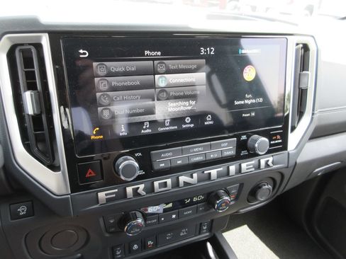 Used 2025 Nissan Frontier SV w/ SV Convenience Package RWD image 27