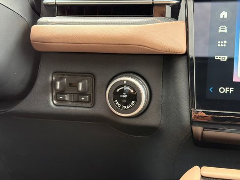 New 2026 Lincoln Navigator Black Label AWD/4WD image 30