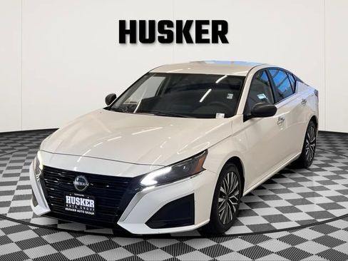 Used 2025 Nissan Altima 2.5 SV FWD image 4