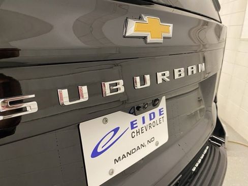 New 2026 Chevrolet Suburban Premier image 32